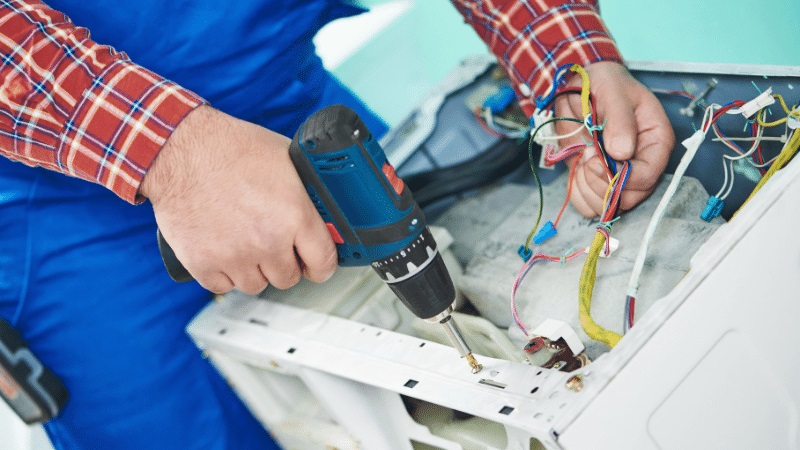 Kula Eminçelik Eminçelik çamaşır makinesi kart tamiri – Su almama arızası orijinal parça ile giderildi. - Teknik servis örneği